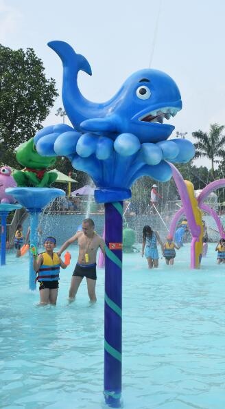 Water play features for swimming pool