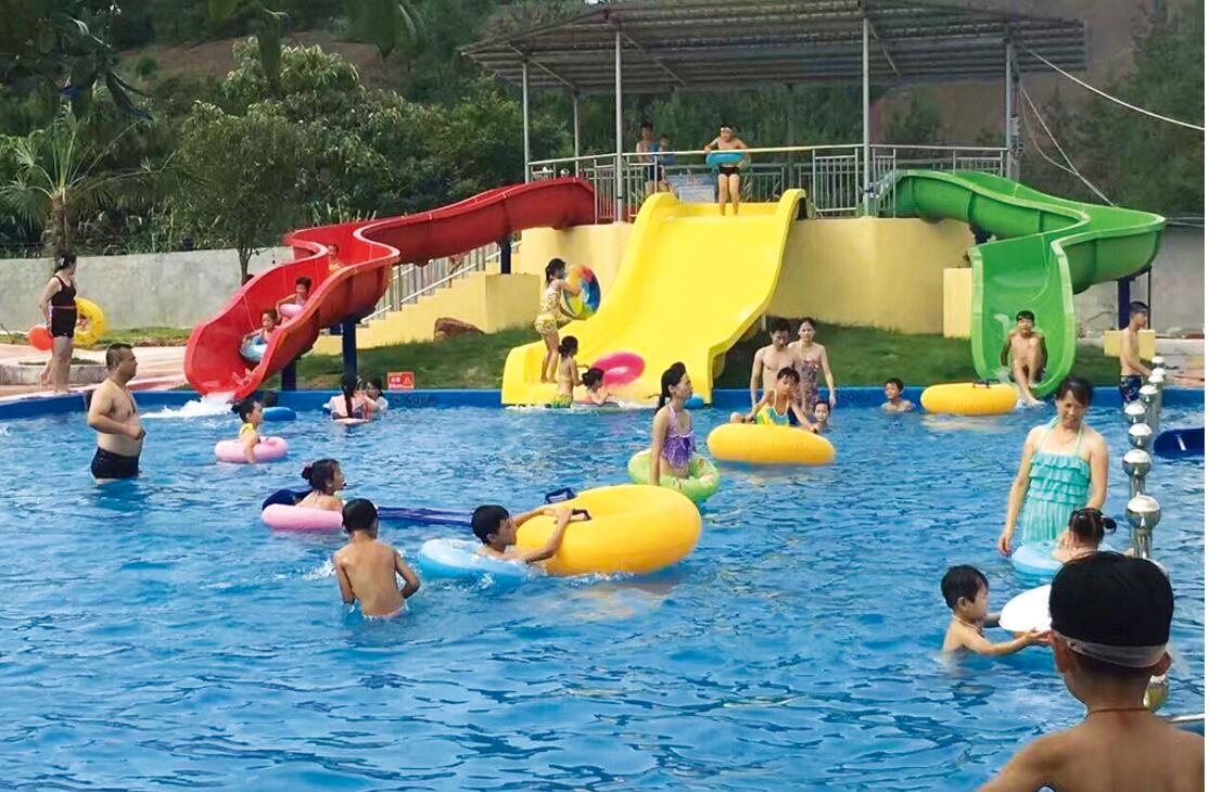 water park slide for family entertainment